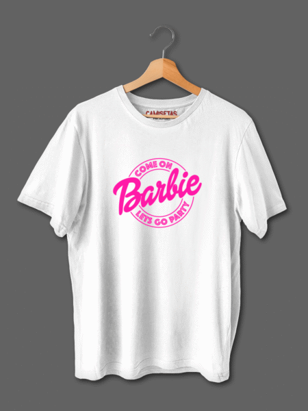 Camiseta Come On Barbie con modelo inspirado en Barbie